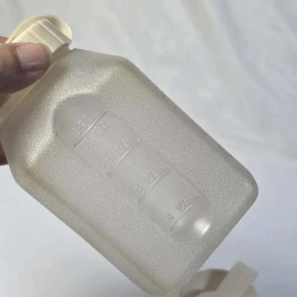 Set 3 Rubbermaid 1 Pint Drink Bottle Almond Lid Servin Saver Flip Top Lid 0229